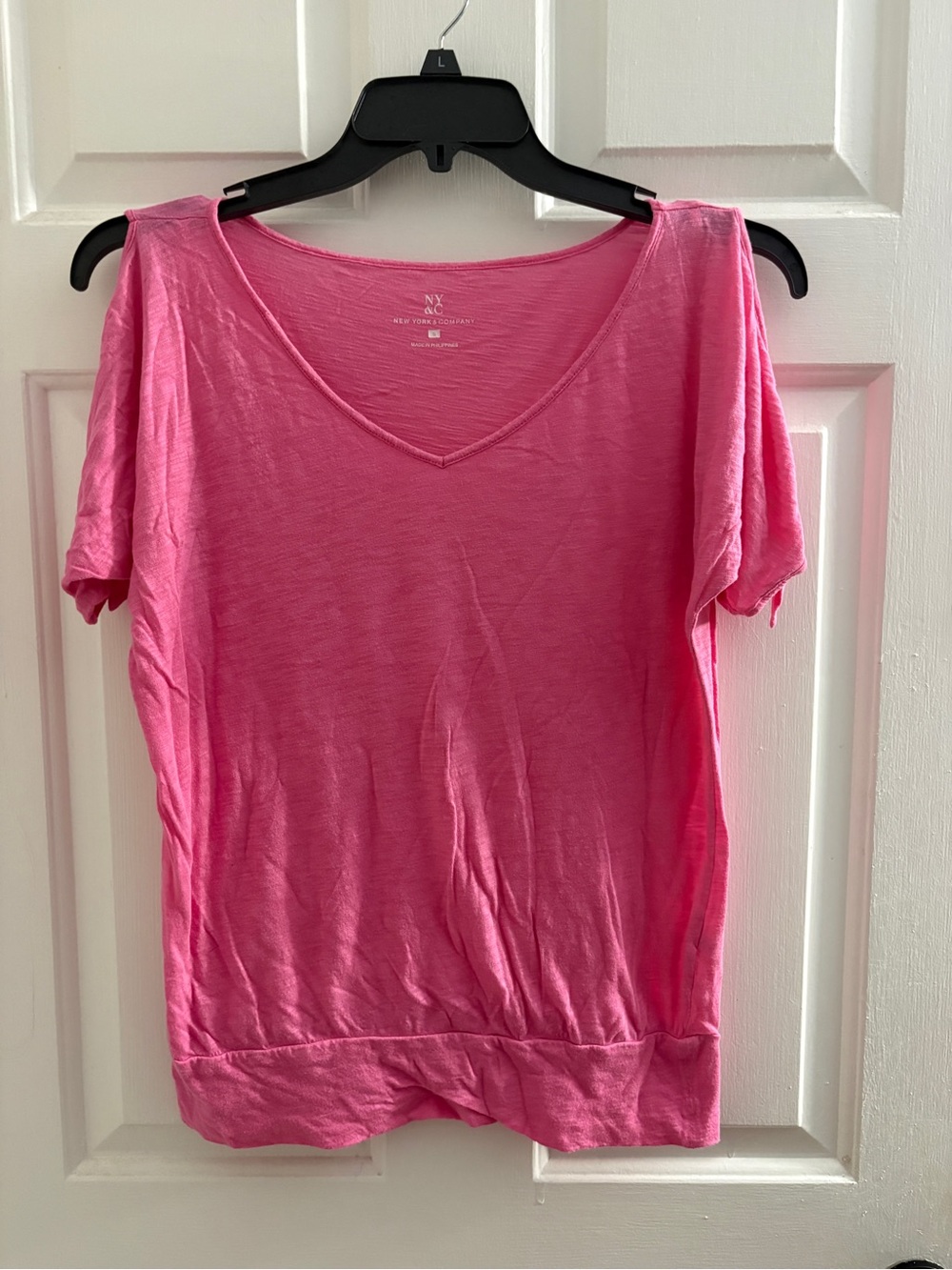 New York & Company Bright Pink V-Neck Short Sleeve Top